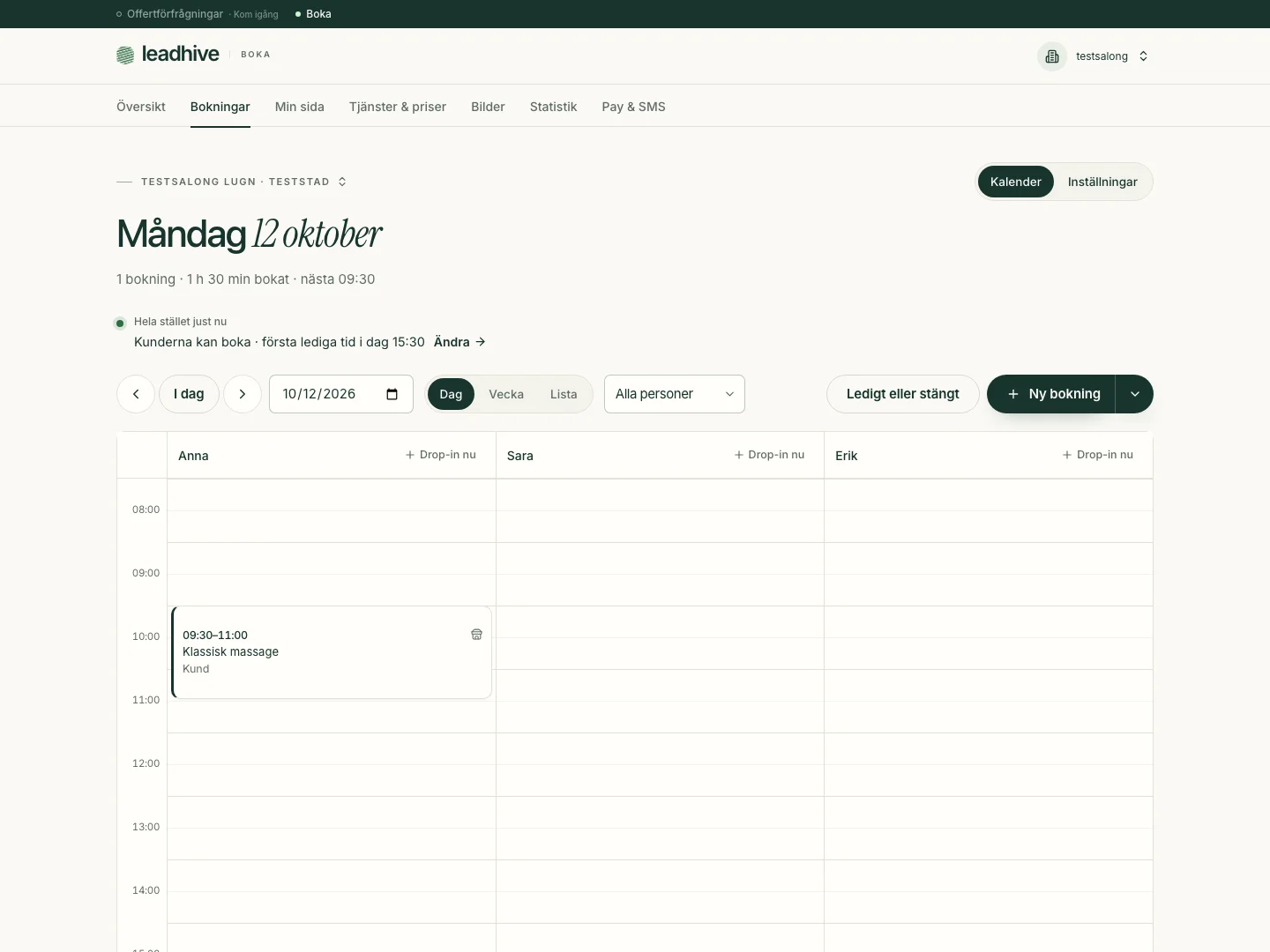 Bokningskalender med personal och en bokning i ett testföretag